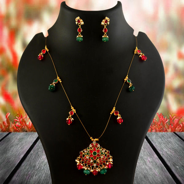 Jadau Kundan Necklace Set is beautifully handcrafted with premium