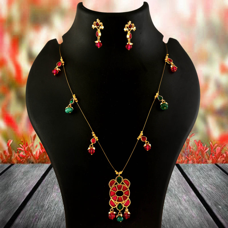 Jadau Kundan Necklace Set is beautifully handcrafted with premium Kundan
