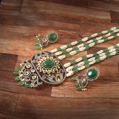 White Stone With Pearl Rani Haar