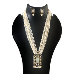 White Stone With Pearl Rani Haar